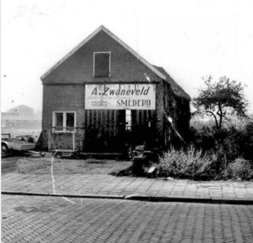 Assen - A. Zwaneveld - Venestraat 47-49 (in 1979 afgebroken)